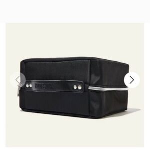 NudeStix Hanging Travel Cosmetic Case Bag. Size 9.5x4.75x6.5"